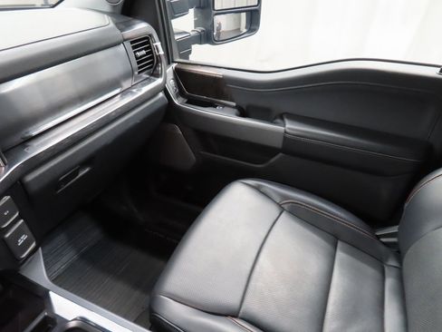 Used 2024 Ford F450 Lariat w/ Chrome Package image 33