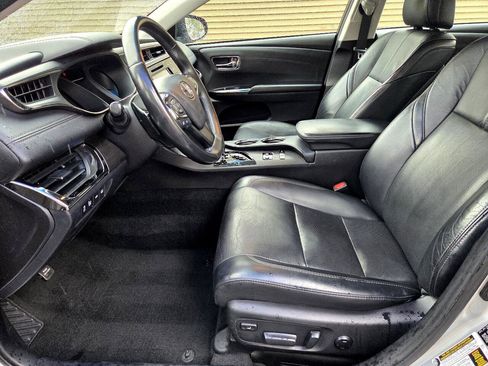 Used 2018 Toyota Avalon Limited image 10