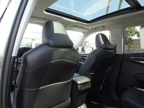 New 2026 Toyota Highlander Platinum AWD/4WD image 14