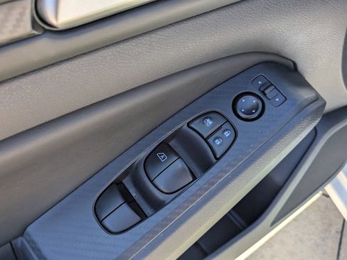 Used 2025 Nissan Altima 2.5 SV FWD image 9
