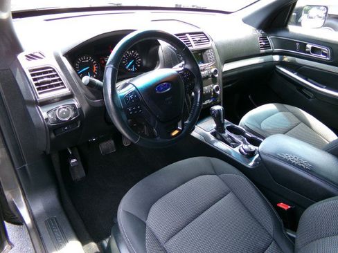Used 2018 Ford Explorer XLT AWD/4WD image 14