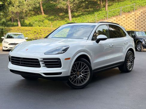 Used 2023 Porsche Cayenne S image 1