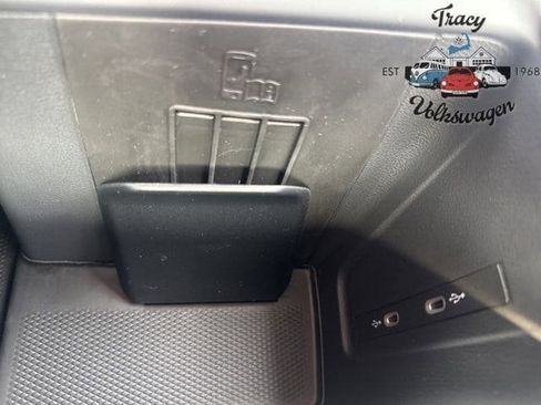 New 2025 Volkswagen Tiguan SE image 16