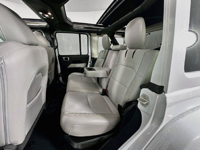 Used 2023 Jeep Wrangler Unlimited Sahara AWD/4WD image 27