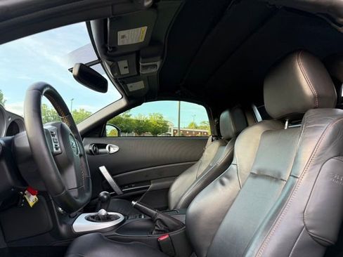 Used 2006 Nissan 350Z Touring RWD image 26