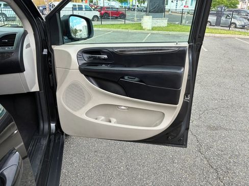 Used 2014 Dodge Grand Caravan SXT FWD image 13