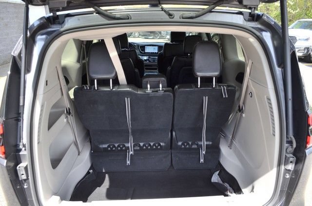 Used 2023 Chrysler Pacifica Touring-L FWD image 35