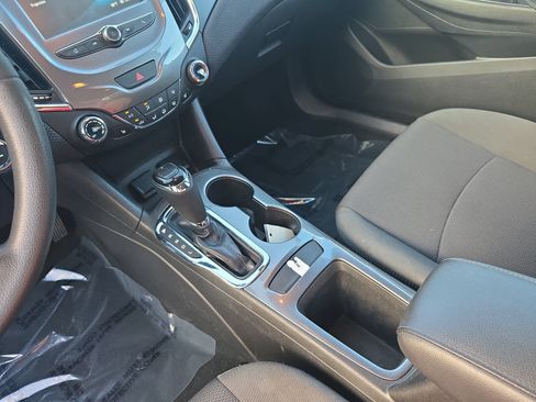 Used 2017 Chevrolet Cruze LT w/ Convenience Package FWD image 23
