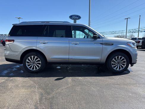 Used 2023 Lincoln Navigator 4WD image 4