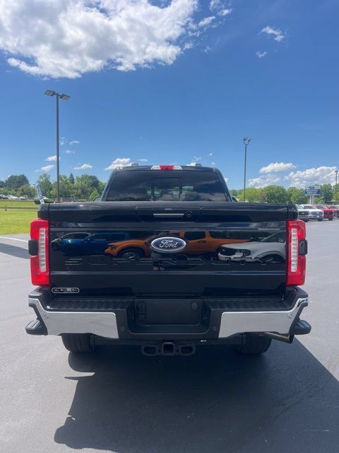 Used 2023 Ford F250 Lariat w/ Lariat Ultimate Package AWD/4WD image 6