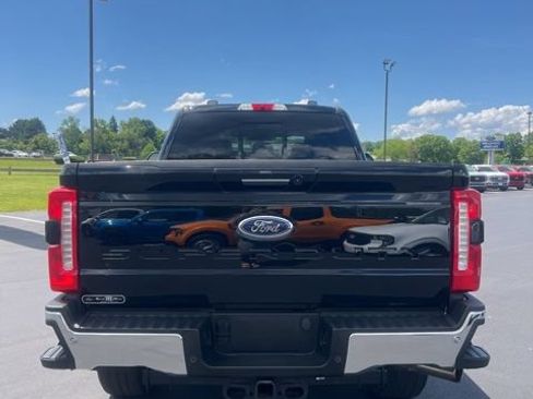 Used 2023 Ford F250 Lariat w/ Lariat Ultimate Package AWD/4WD image 6