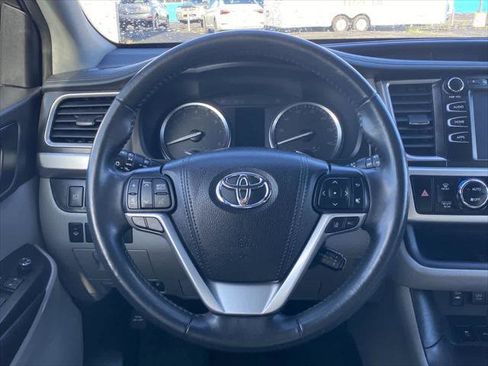 Certified 2019 Toyota Highlander XLE image 14