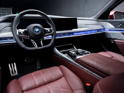 Used 2023 BMW i7 xDrive60 w/ Parking Assistance Package image 2