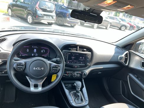 Used 2024 Kia Soul LX w/ Option Group 015 FWD image 11