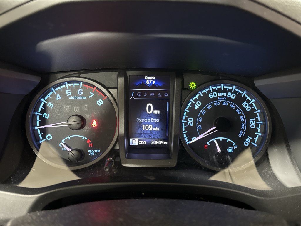 Used 2016 Toyota Tacoma TRD Sport w/ Towing Package AWD/4WD image 12