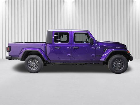New 2026 Jeep Gladiator Sport image 2