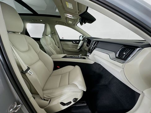 Used 2025 Volvo XC60 B5 Ultra w/ Protection Package Premier image 33