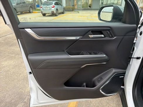 Used 2025 GMC Acadia Elevation image 27