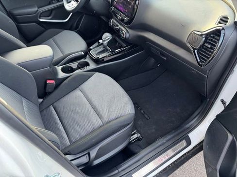 Used 2025 Kia Soul S image 15