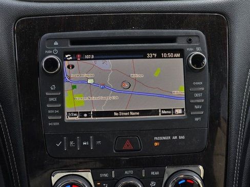 Used 2017 Chevrolet Traverse LT image 4