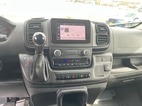 Used 2025 RAM ProMaster 2500 w/ Convenience Group FWD image 17