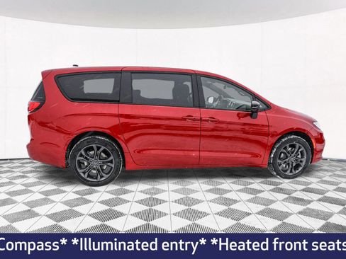 New 2026 Chrysler Pacifica Select image 15