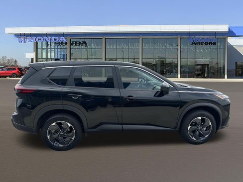 Used 2024 Nissan Rogue SV AWD/4WD image 5