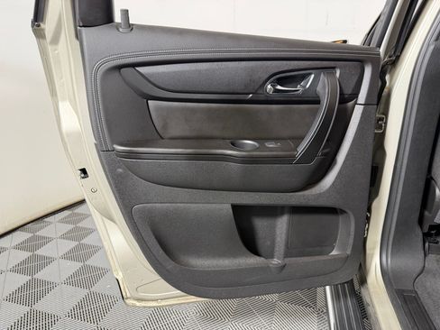 Used 2017 Chevrolet Traverse LT w/ Traveler's Package FWD image 14