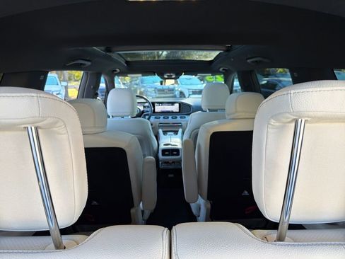 Used 2025 Mercedes-Benz GLS 450 4MATIC image 35