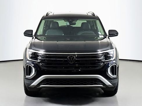 New 2026 Volkswagen Atlas Peak Edition image 2
