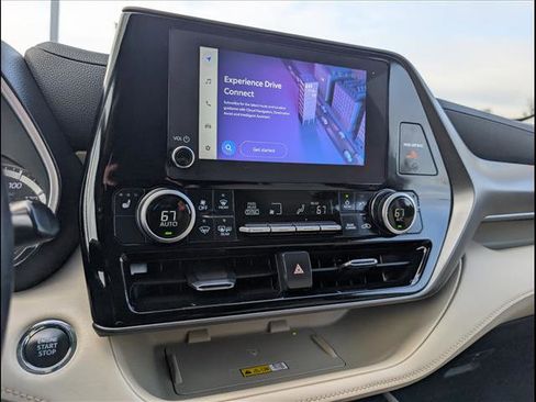 Used 2023 Toyota Highlander XLE image 17