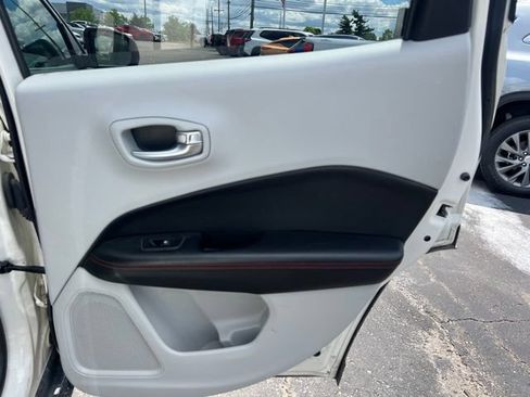 Used 2018 Jeep Compass Limited AWD/4WD image 11
