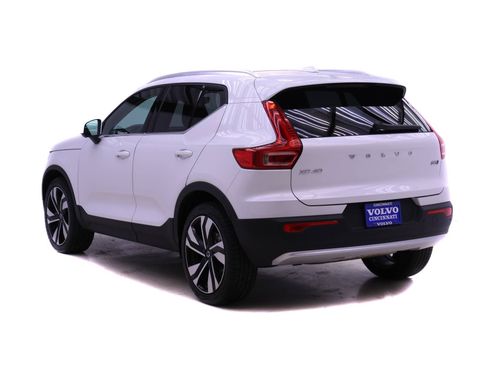Certified 2024 Volvo XC40 B5 Plus w/ Protection Package Premier image 6