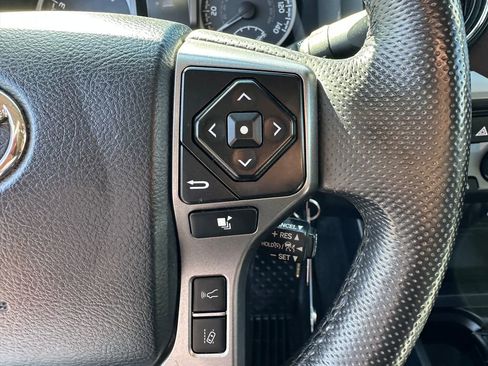 Used 2018 Toyota Tacoma SR5 AWD/4WD image 19