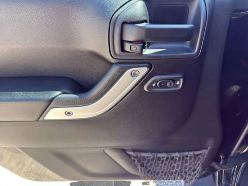 Used 2016 Jeep Wrangler Unlimited Sahara AWD/4WD image 25