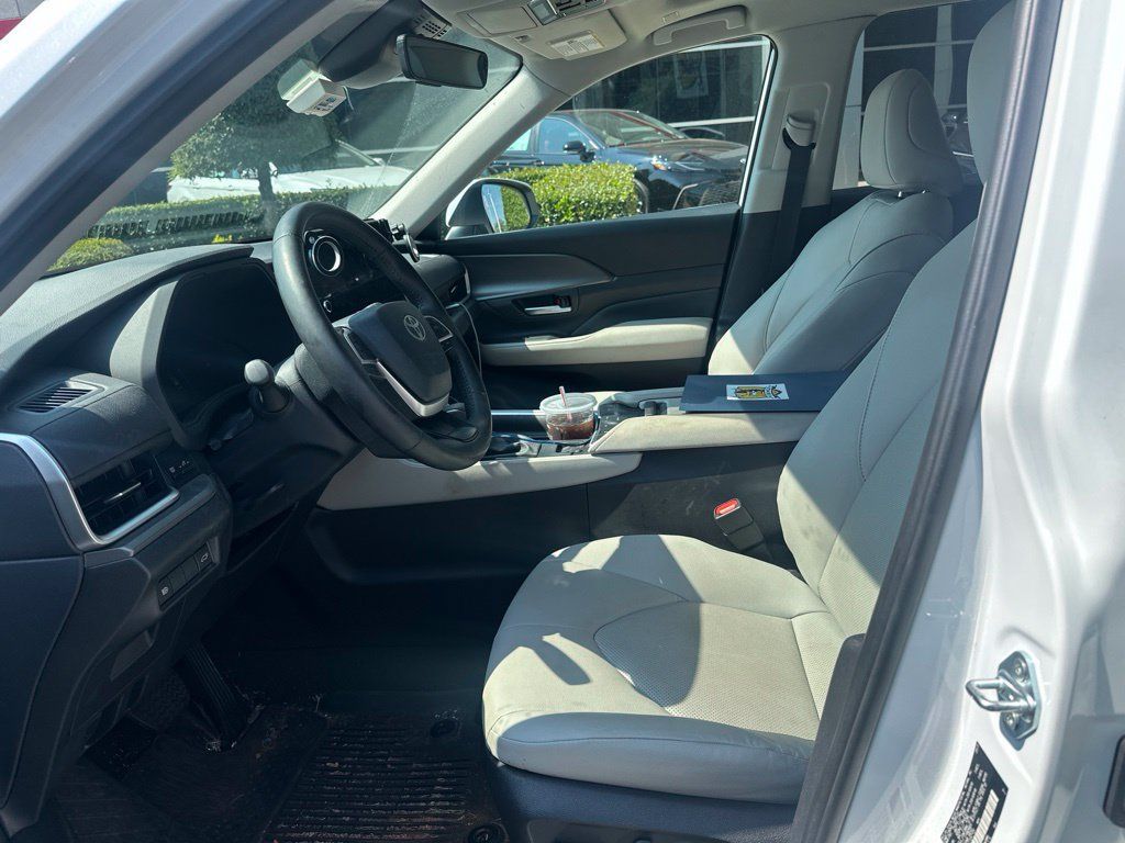 Used 2026 Toyota Grand Highlander AWD Hybrid image 9