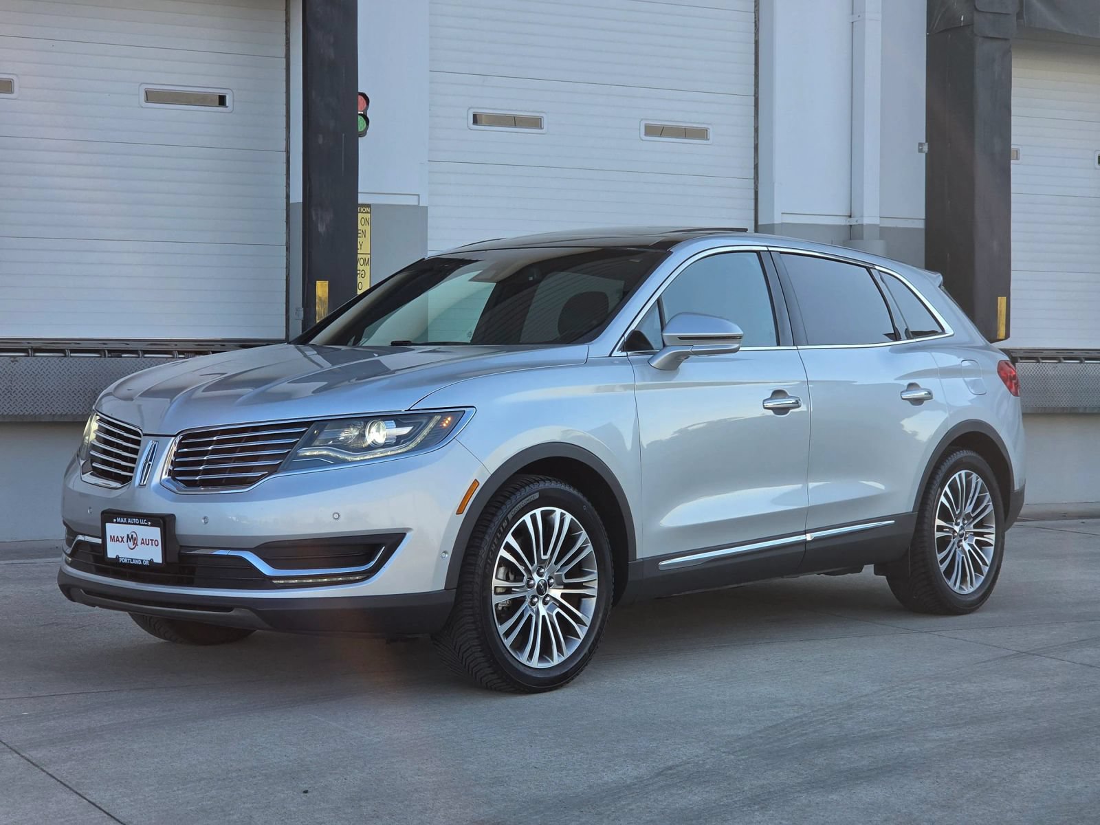 Used 2016 Lincoln MKX Reserve w/ Technology Package FWD image 5