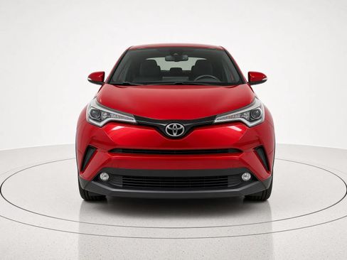 Used 2018 Toyota C-HR XLE FWD image 2