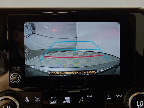 Used 2024 Toyota Highlander LE FWD image 28