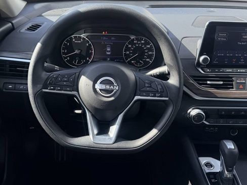 Used 2025 Nissan Altima 2.5 SV FWD image 14