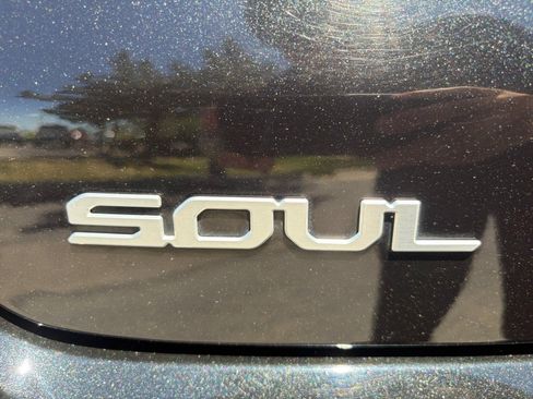 Used 2024 Kia Soul LX FWD image 18