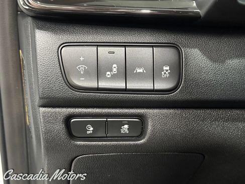 Used 2019 Kia Niro EX w/ Cold Weather Package 2.0 FWD image 39