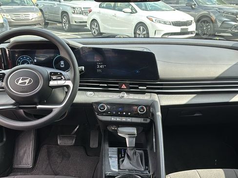 Used 2024 Hyundai Elantra Blue image 12