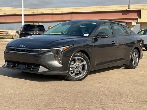 Used 2025 Kia K4 LXS image 2