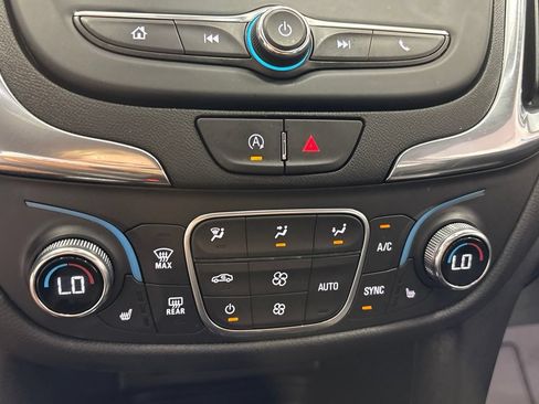 Used 2024 Chevrolet Equinox LT FWD image 25