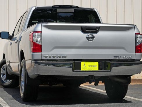 Used 2019 Nissan Titan SV AWD/4WD image 5