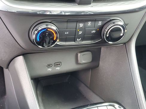 Used 2024 Buick Encore GX Preferred image 17