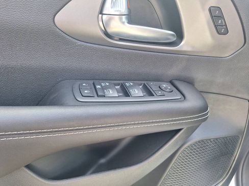 New 2027 Chrysler Pacifica Select FWD image 18