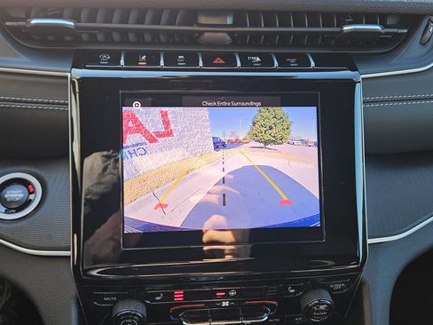 New 2025 Jeep Grand Cherokee Altitude image 27