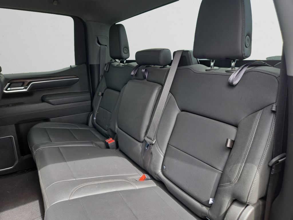 Used 2025 GMC Sierra 1500 SLT AWD/4WD image 13